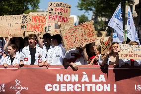 Protest Against Garot Law on Medical Deserts - Paris