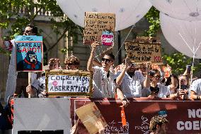 Protest Against Garot Law on Medical Deserts - Paris