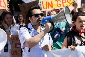 Protest Against Garot Law on Medical Deserts - Paris