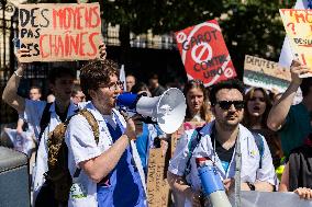 Protest Against Garot Law on Medical Deserts - Paris