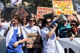 Protest Against Garot Law on Medical Deserts - Paris