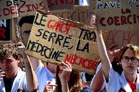 Protest Against Garot Law on Medical Deserts - Paris