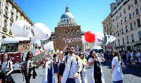 Protest Against Garot Law on Medical Deserts - Paris