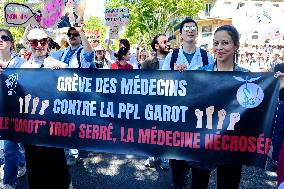 Protest Against Garot Law on Medical Deserts - Paris