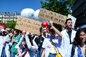 Protest Against Garot Law on Medical Deserts - Paris