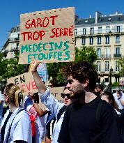 Protest Against Garot Law on Medical Deserts - Paris