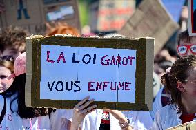 Protest Against Garot Law on Medical Deserts - Paris