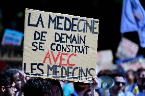 Protest Against Garot Law on Medical Deserts - Paris