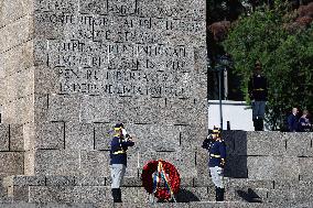 Romania Honors War Veterans in Bucharest