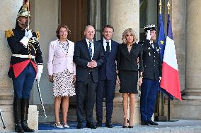 Emmanuel Macron welcomes Olaf Scholz at the Elysee FA