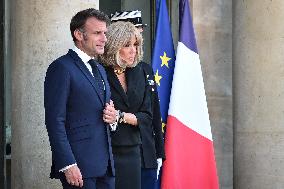 Emmanuel Macron welcomes Olaf Scholz at the Elysee FA
