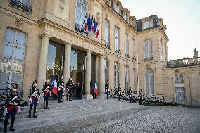 Emmanuel Macron welcomes Olaf Scholz at the Elysee FA