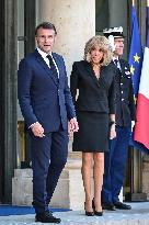 Emmanuel Macron welcomes Olaf Scholz at the Elysee FA