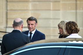 Emmanuel Macron welcomes Olaf Scholz at the Elysee FA