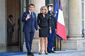 Emmanuel Macron welcomes Olaf Scholz at the Elysee FA