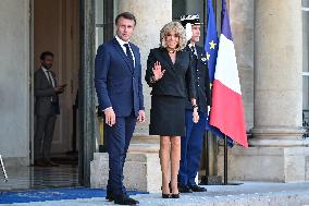 Emmanuel Macron welcomes Olaf Scholz at the Elysee FA
