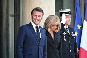Emmanuel Macron welcomes Olaf Scholz at the Elysee FA