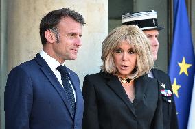 Emmanuel Macron welcomes Olaf Scholz at the Elysee FA