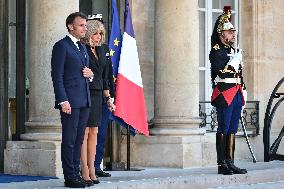 Emmanuel Macron welcomes Olaf Scholz at the Elysee FA