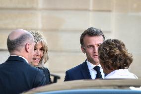 Emmanuel Macron welcomes Olaf Scholz at the Elysee FA
