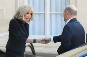 Macron Welcomes Scholz - Paris