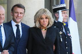 Macron Welcomes Scholz - Paris