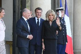 Macron Welcomes Scholz - Paris