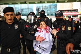 Police Arrest Demonstrators Of May Day March - Istanbul