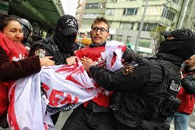 Police Arrest Demonstrators Of May Day March - Istanbul