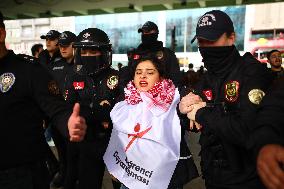 Police Arrest Demonstrators Of May Day March - Istanbul