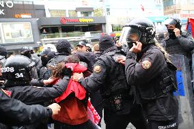 Police Arrest Demonstrators Of May Day March - Istanbul