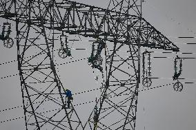 Installation of A High-Voltage Line - Essonne
