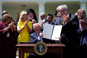 Donald Trump in a National Day of Prayer - Washington