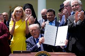 Donald Trump in a National Day of Prayer - Washington