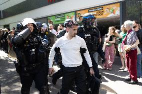 Socialist Party exfiltrated from Labour Day Rally - Paris RL