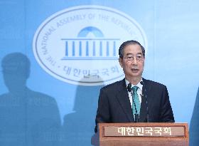 Ex-Prime Minister Launches Presidential Bid in South Korea