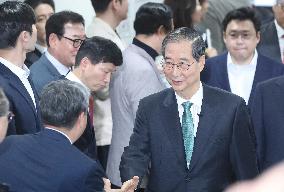Ex-Prime Minister Launches Presidential Bid in South Korea