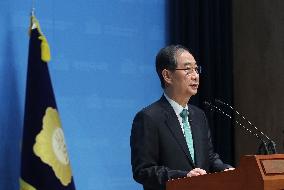 Ex-Prime Minister Launches Presidential Bid in South Korea