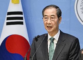 S. Korea's ex-Prime Minister Han declares presidential bid