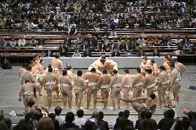 Sumo: Open practice session ahead of summer tournament