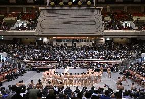 Sumo: Open practice session ahead of summer tournament