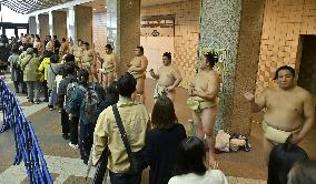 Sumo: Open practice session ahead of summer tournament