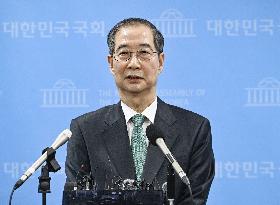 S. Korea's ex-Prime Minister Han declares presidential bid