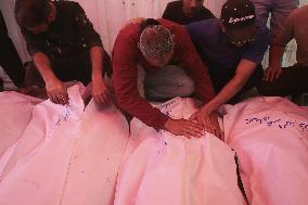 Palestinians Mourn After Deadly Israeli Attacks - Gaza