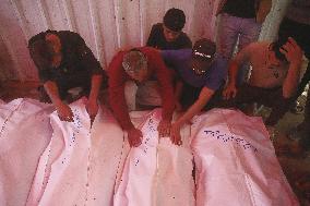 Palestinians Mourn After Deadly Israeli Attacks - Gaza
