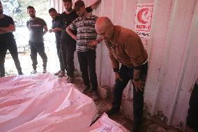 Palestinians Mourn After Deadly Israeli Attacks - Gaza