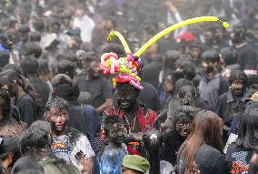 Daubing Face Black Event - China