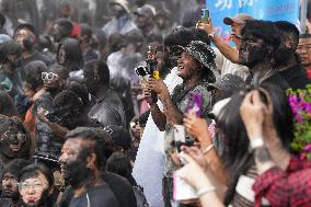 Daubing Face Black Event - China