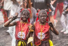 Daubing Face Black Event - China