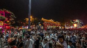 The Grand Tang Mall Scenic Area Tour in Xi'an